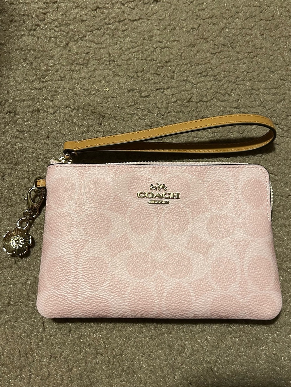 NWT Coach Powder Pink Corner Zip Wristlet
In Signature Canvas With Charms